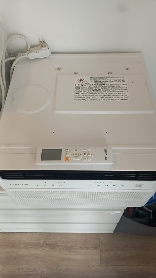 Vissani 10,000 BTU Window AC w/ Remote - Like New - photo 4