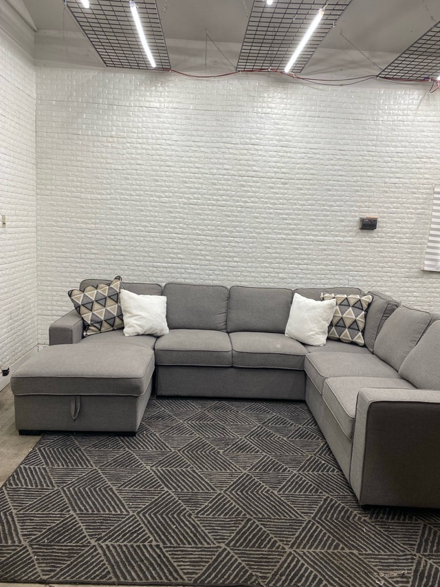 FREE DELIVERY Sectional - photo 2