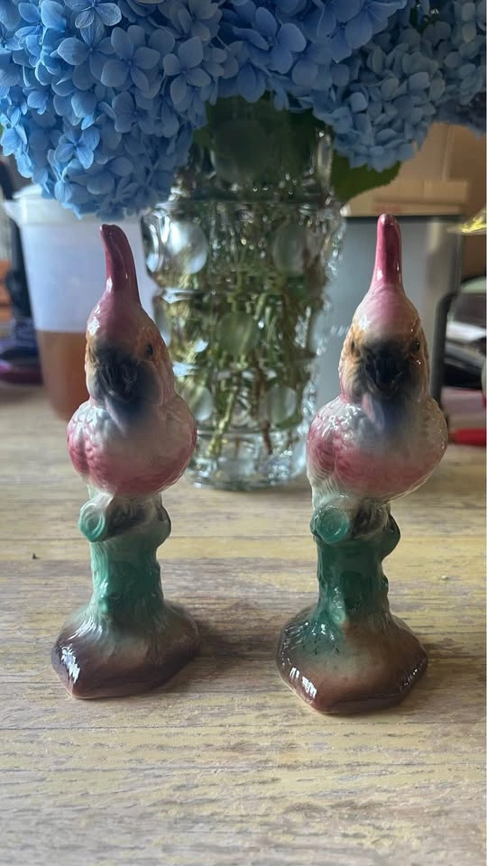 Vintage Pair of Pink Cockatoo Porcelain Bird Figurines – 7” Tall - photo 3