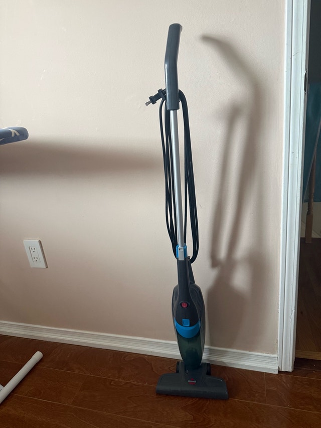 Moveout sale: Vacuum cleaner + steam mop + ironing board - photo 2