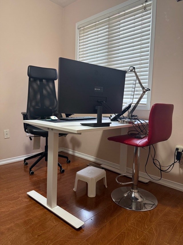Moveout sale : Ikea desk (Trotten) - photo 3