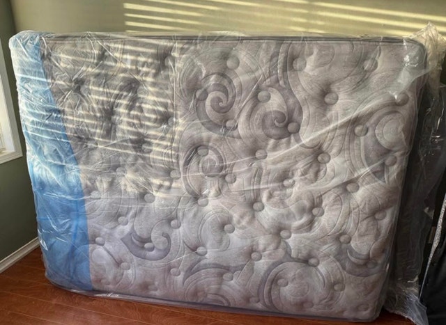 Moveout sale: Springwall Queen mattress (never used) - photo 4