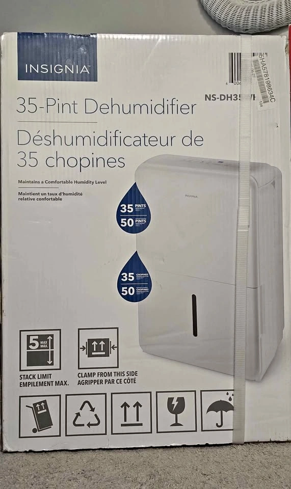 BRAND NEW INSIGNIA DEHUMIDIFIER 35-Pint