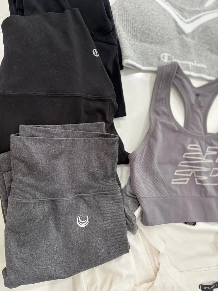 20 pieces Women's Clothing Bundle - Lululemon, New Balance, Zara - photo 2