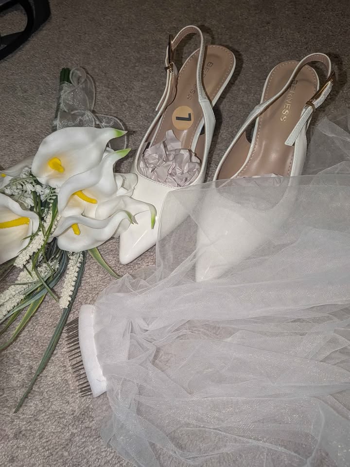 Bridal Shoes 3" heels, Bridal Bouquet and Veil - photo 3