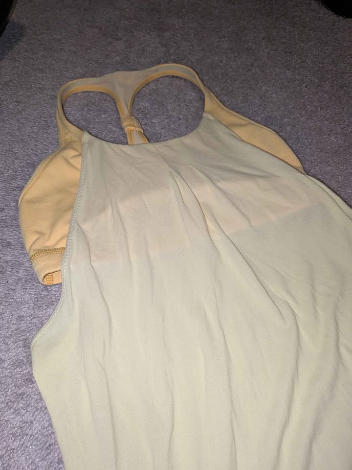 Lululemon racer back tank top with built-in sports bra - photo 2