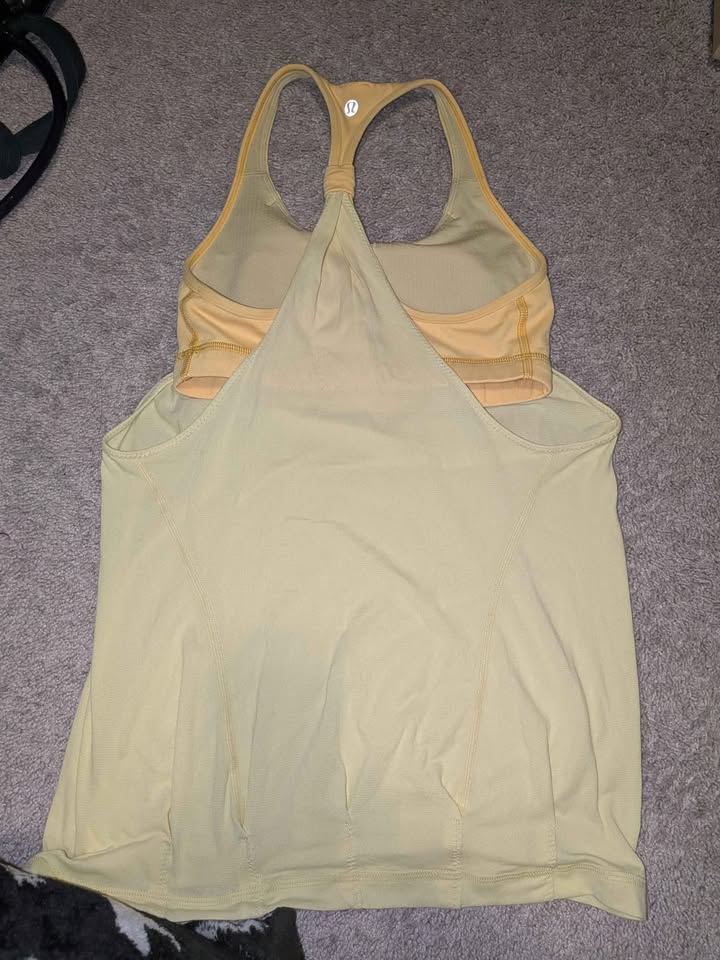 Lululemon racer back tank top with built-in sports bra - photo 3