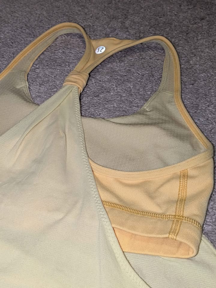 Lululemon racer back tank top with built-in sports bra - photo 5
