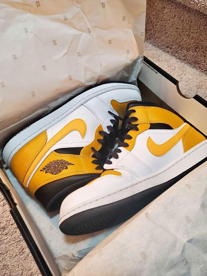 AIR JORDAN 1 MID SIZE 10