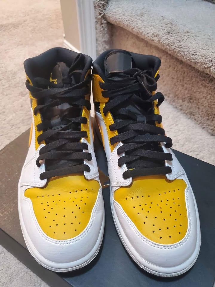 AIR JORDAN 1 MID SIZE 10 - photo 3