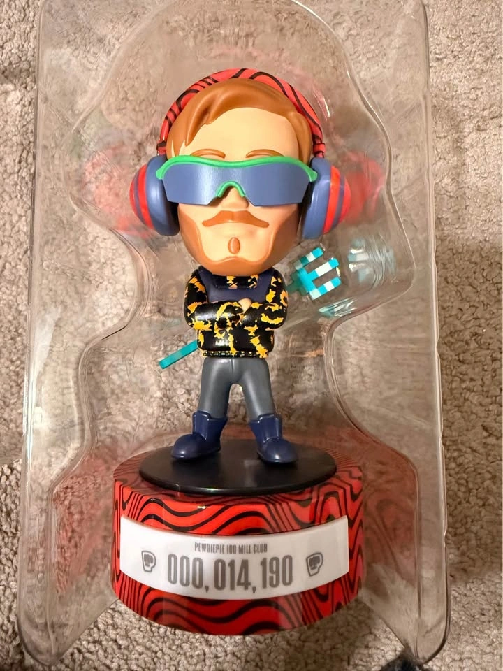 Pewdiepie 100 Mill Club figurine - photo 2