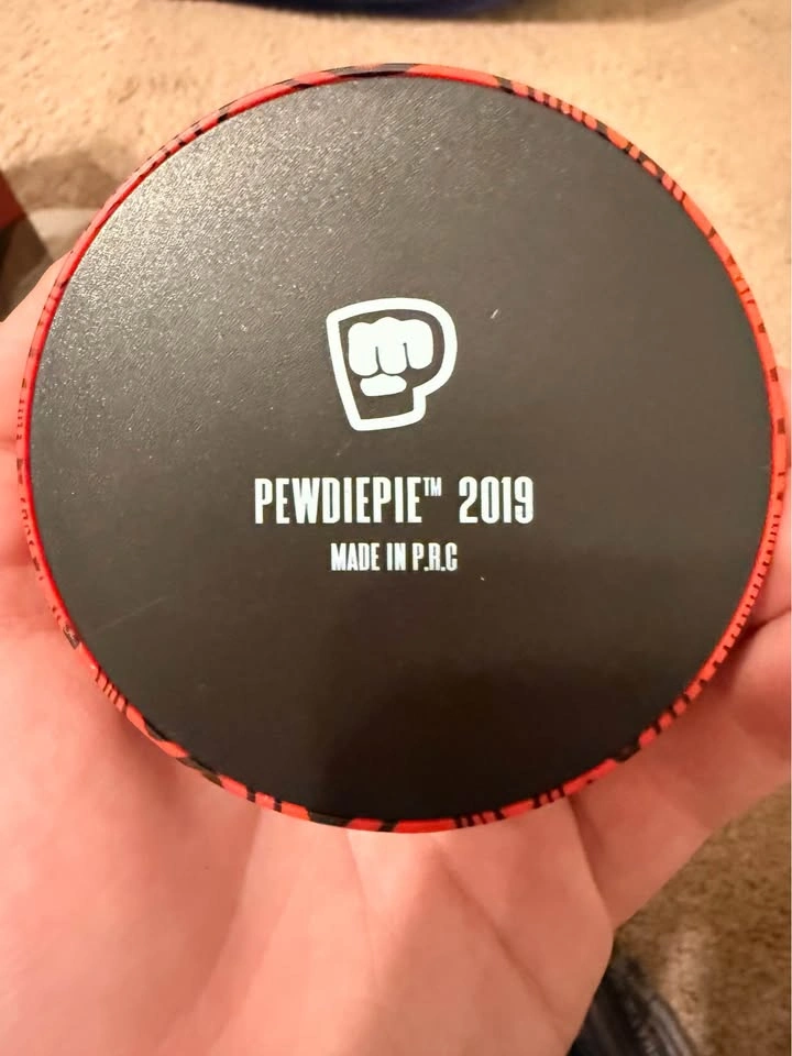 Pewdiepie 100 Mill Club figurine - photo 3