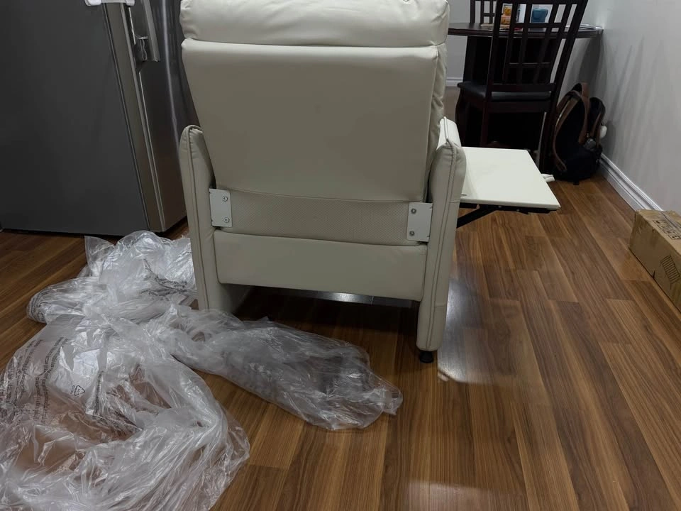 Brand New Modern Leather Lounge Chair – Already Assembled!! - photo 3