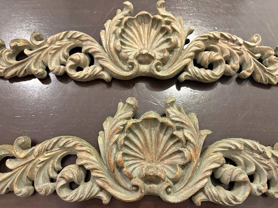 Vintage 80’s RARE Style Shell and Scroll Wall relief- Set of 2