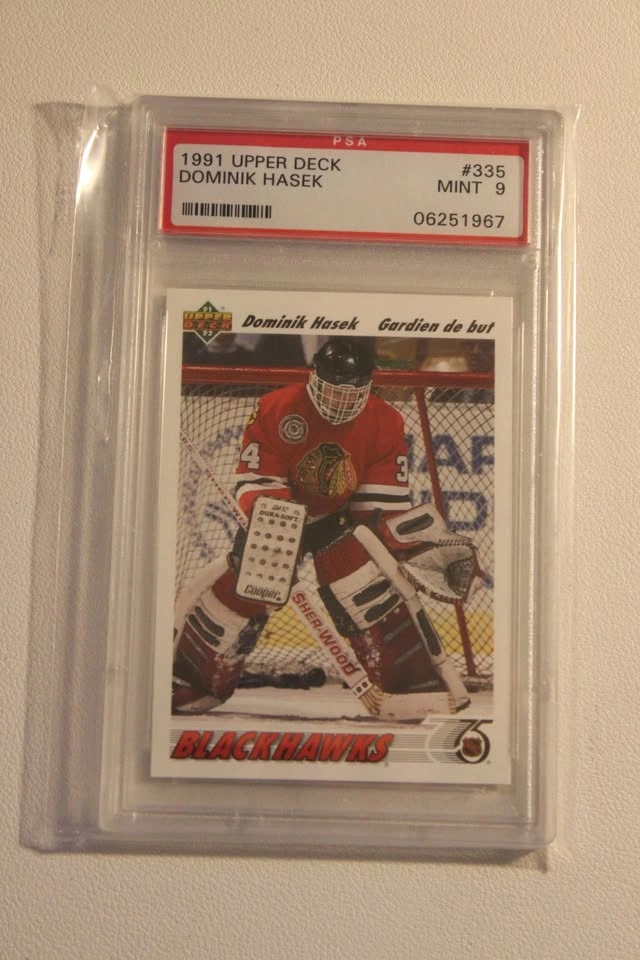 Dominik Hasek Upper Deck French #335 PSA 9 - photo 2