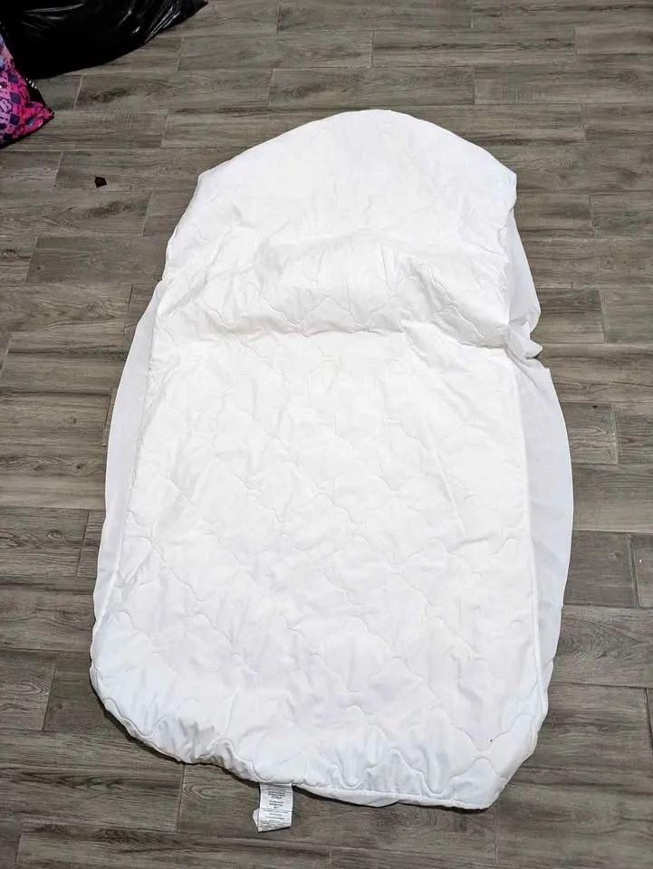 Twin Size Bed Cover $10 (Like New!) thumbnail
