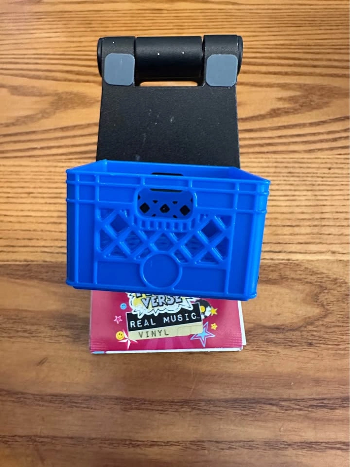 MGA's Miniverse Real Music Vinyl Blue Crate Accessory - photo 2