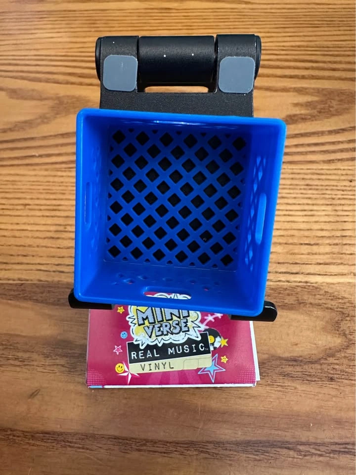 MGA's Miniverse Real Music Vinyl Blue Crate Accessory - photo 3