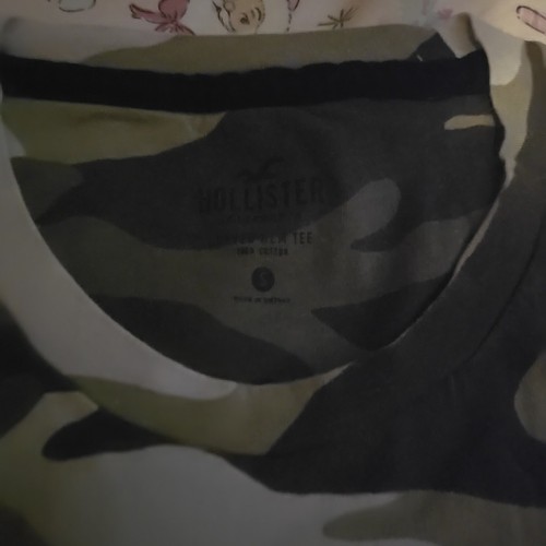 hollister t shirt men small Curved Hem Tee
