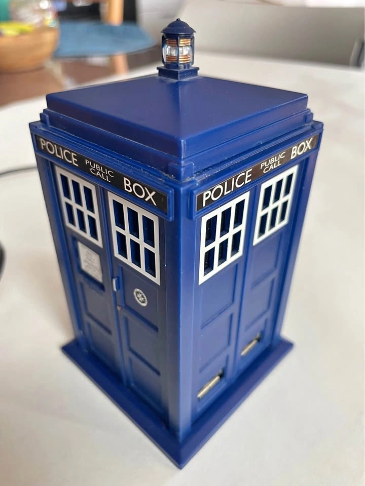 Doctor Who TARDIS USB Charging Station – Zeon Official BBC Licen