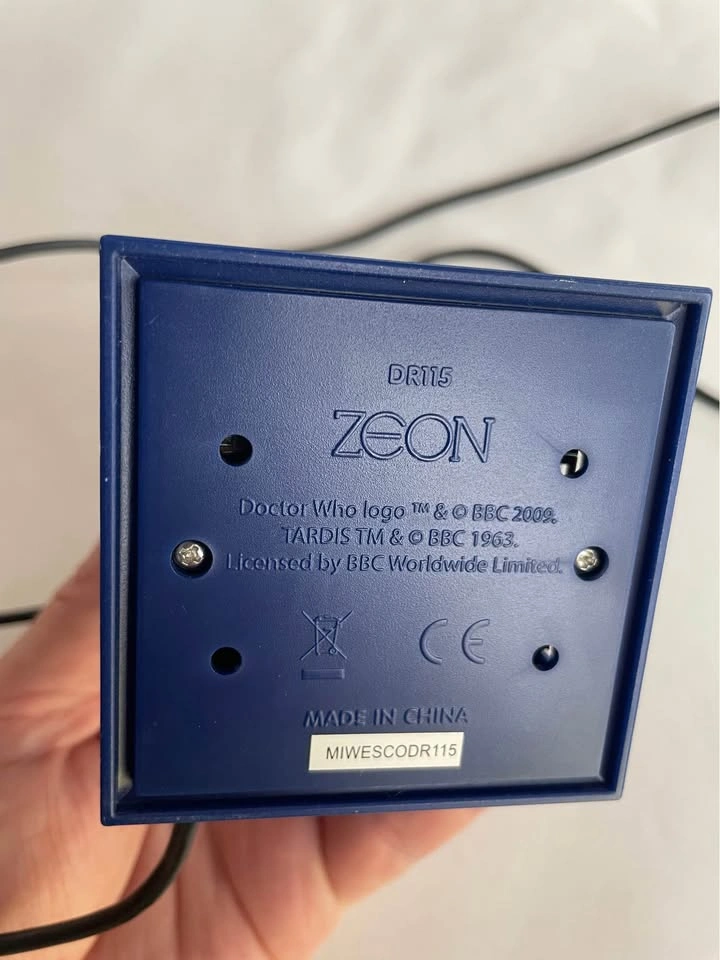 Doctor Who TARDIS USB Charging Station – Zeon Official BBC Licen - photo 3