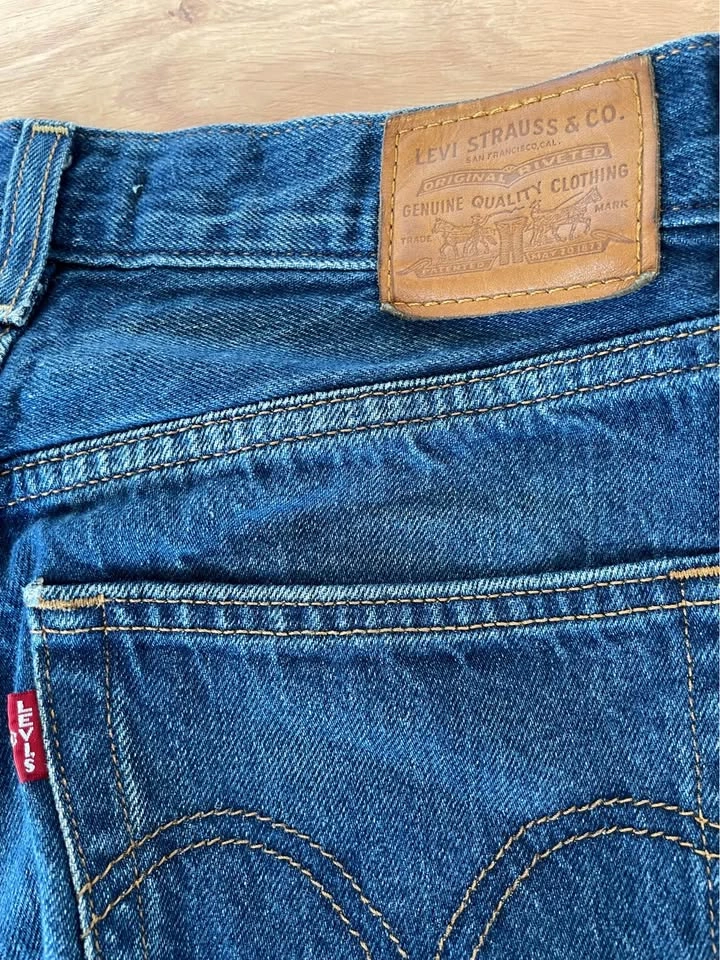 Levi’s Ribcage Straight Cut Distressed Jeans, size 29 - photo 2