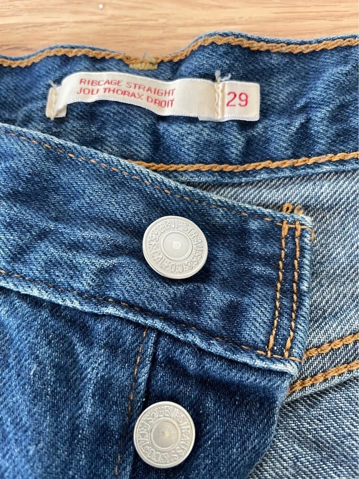 Levi’s Ribcage Straight Cut Distressed Jeans, size 29 - photo 3