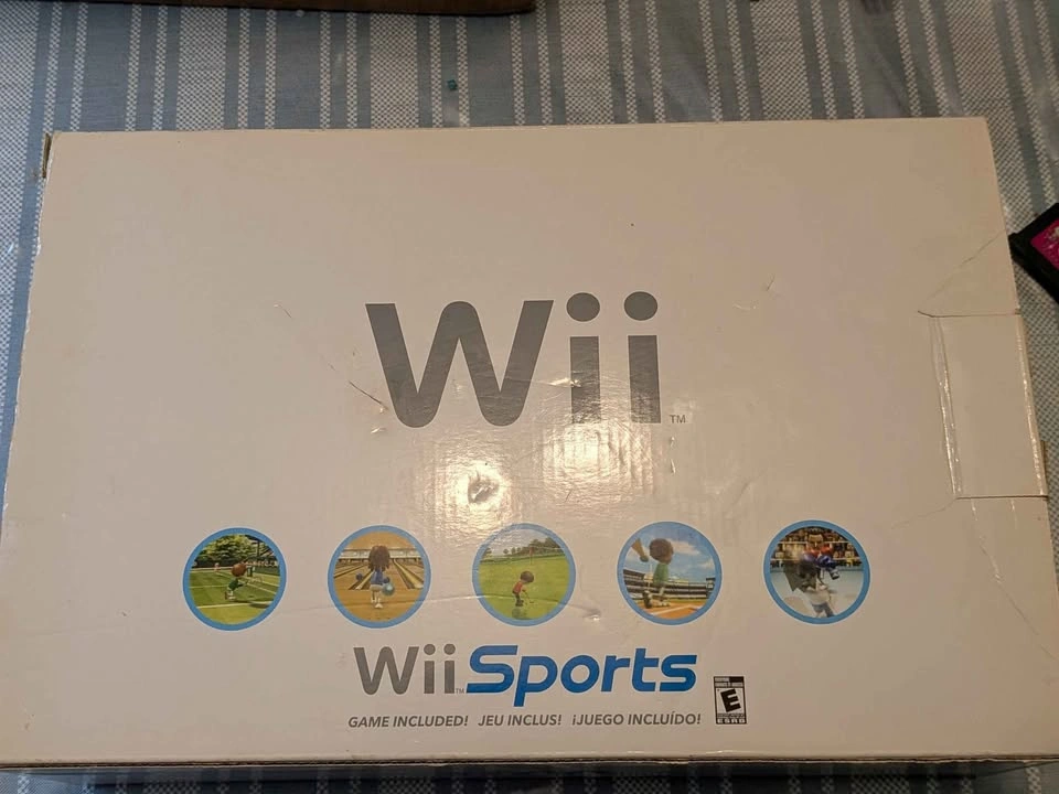 Nintendo Wii Console with Wii Sports and Games - photo 2