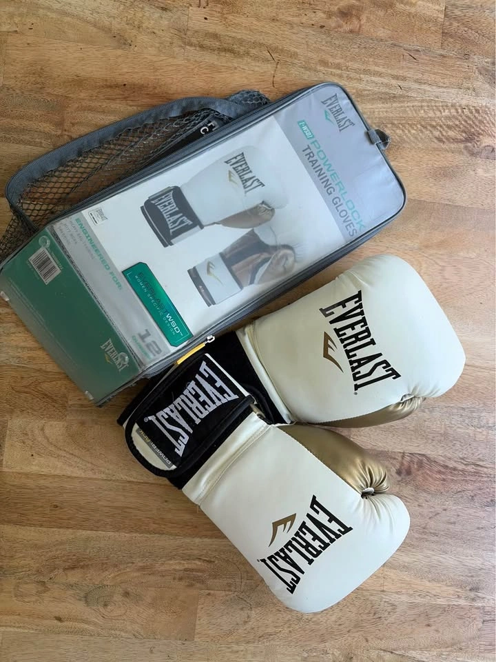 Boxing bag with gloves - photo 4