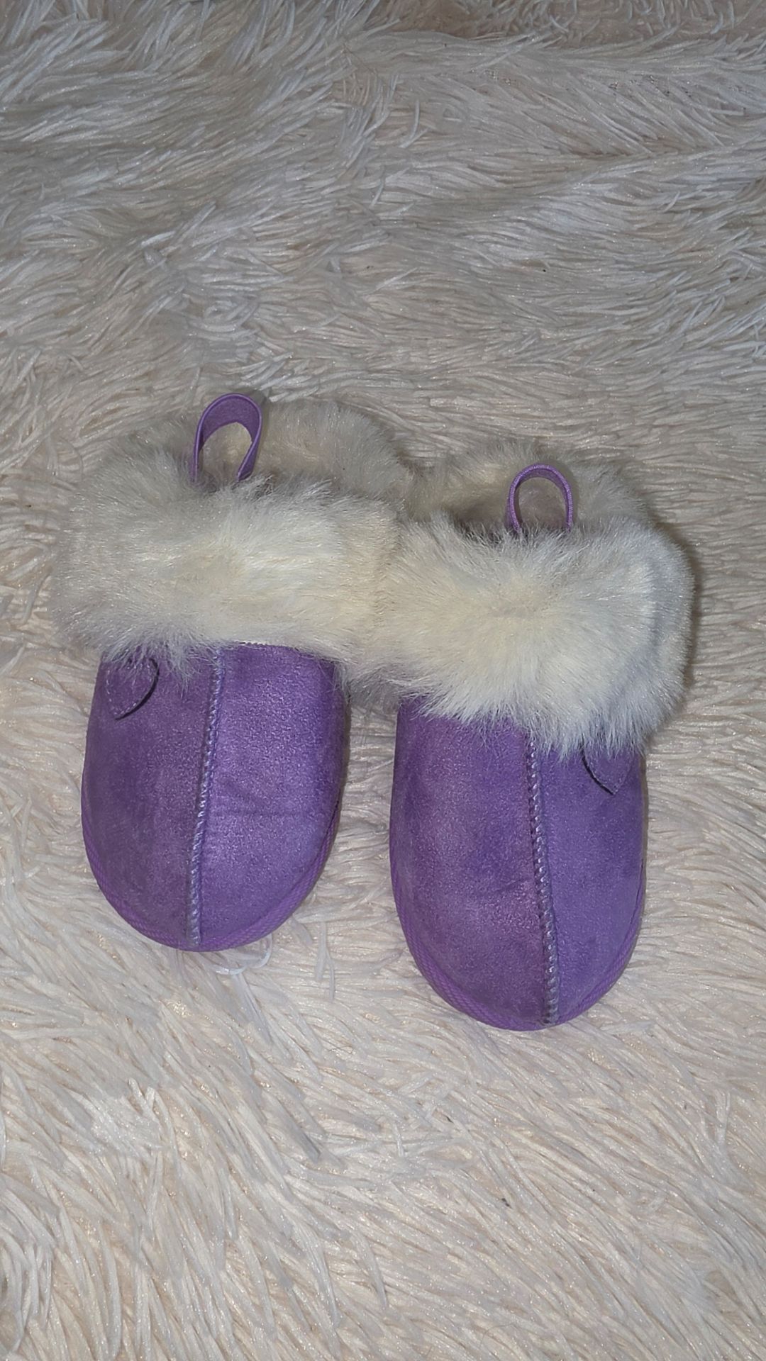 Tahari Furry Slippers 6C