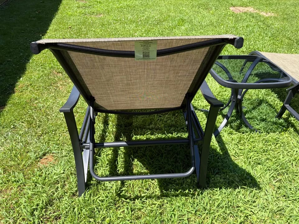 Reclining lounging chairs with side table - photo 4