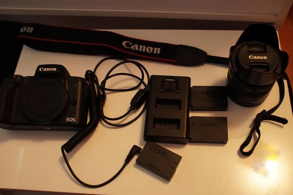Canon EOS M50 Camera - Content Creator / Vlogging Starter Kit - photo 2