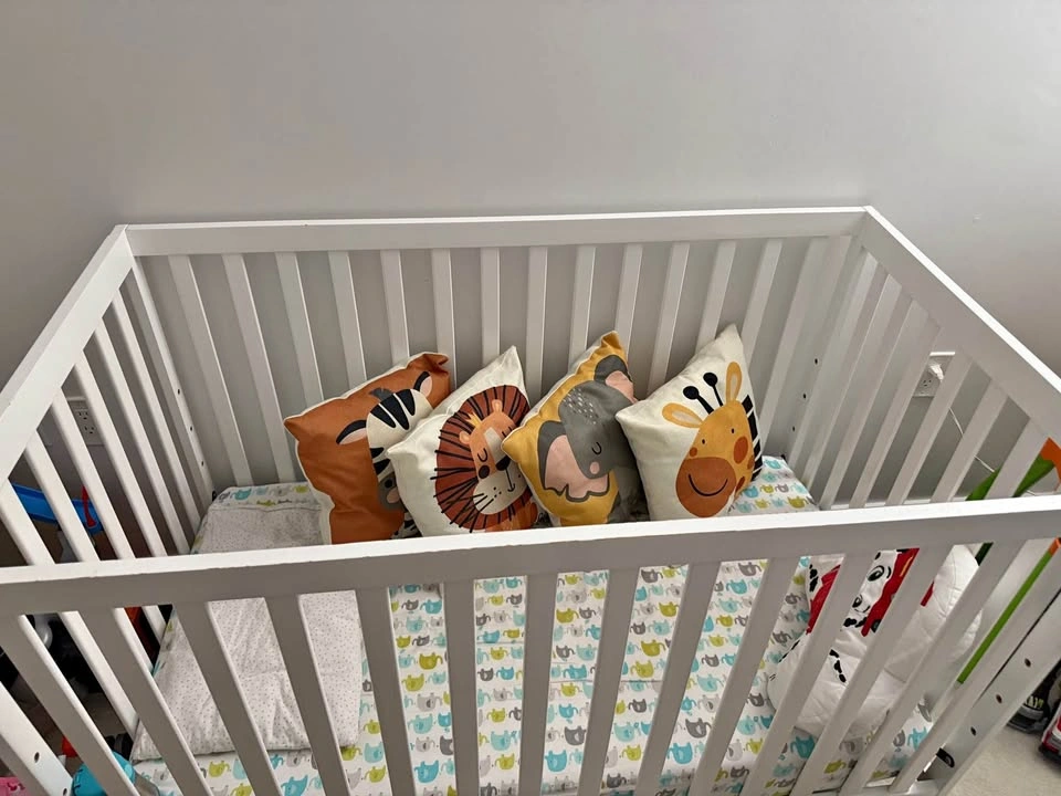 Convertible Baby and toddler crib