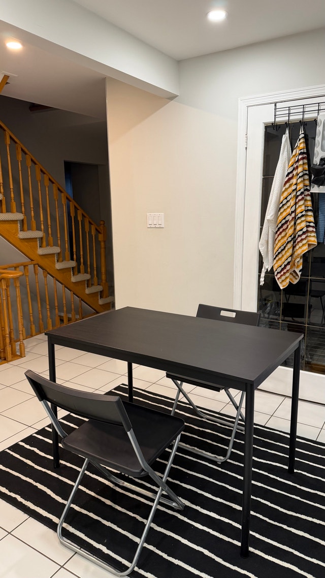 IKEA SANDSBERG Table