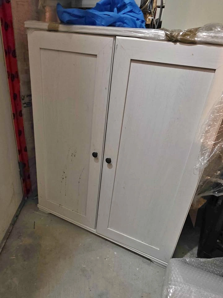 Storage cabinet