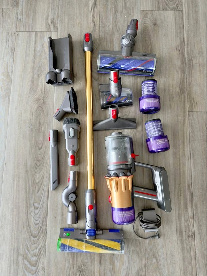Dyson V12 Detect Cordless Vacuum with Attachments