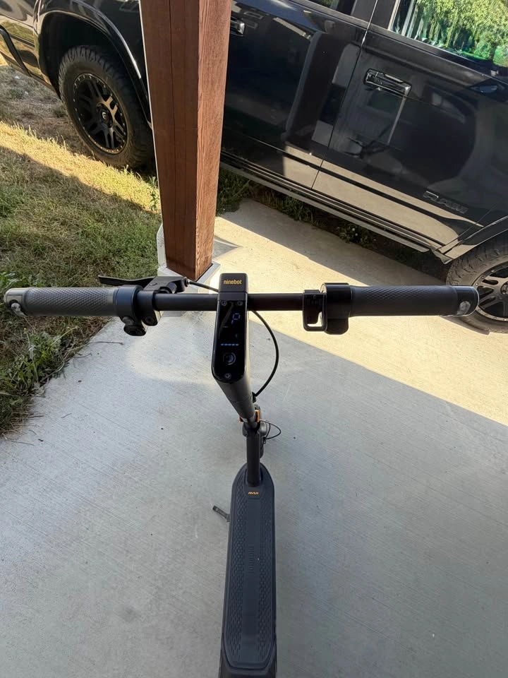 G2 max segway ninebot e-scooter (no trades) with charger - photo 2