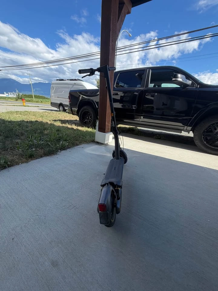 G2 max segway ninebot e-scooter (no trades) with charger - photo 3