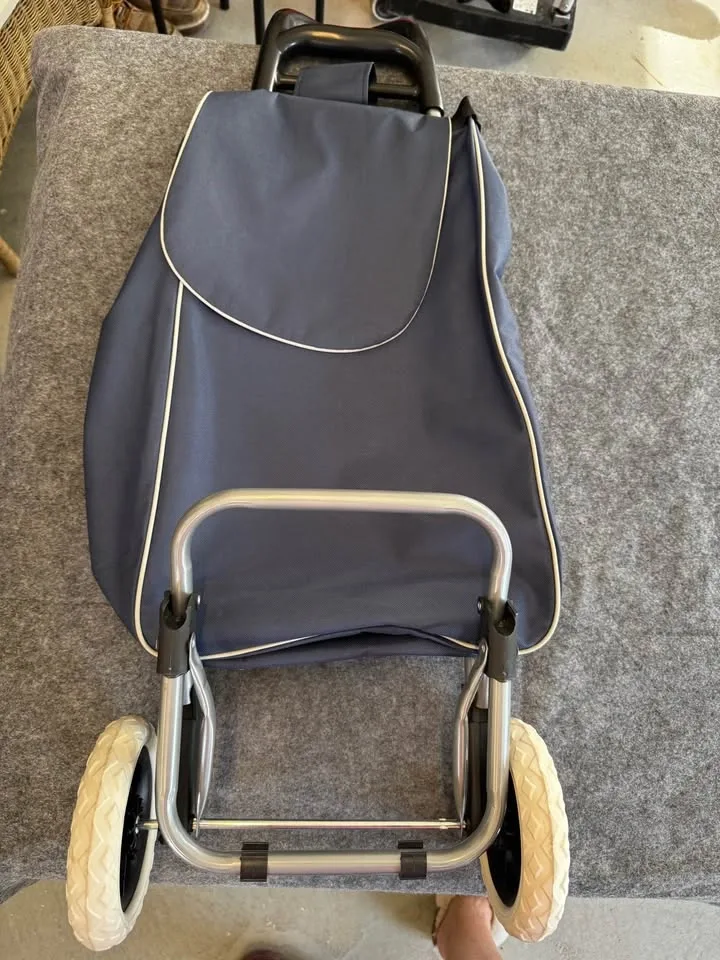 Shopping trolly - photo 2