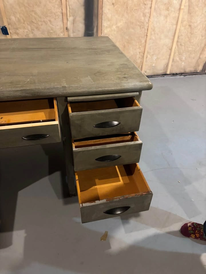 Vintage Solid Wood Executive Desk – Unique Pull-Out Features - photo 4