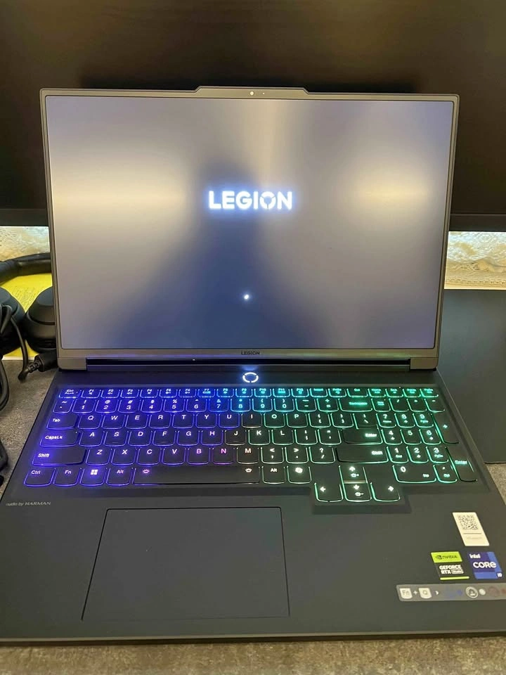 Lenovo Legion 7i Gen 9 16" Gaming Laptop (i9-14900HX, RTX 4070)