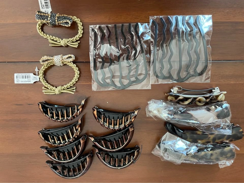 Vintage Hand Mirror + Hair Accessories Bundle - photo 4