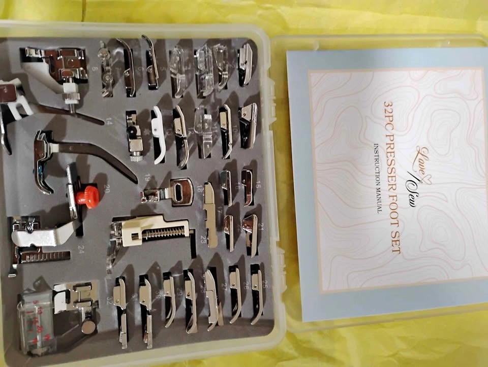 Sewing machine pressure foot set