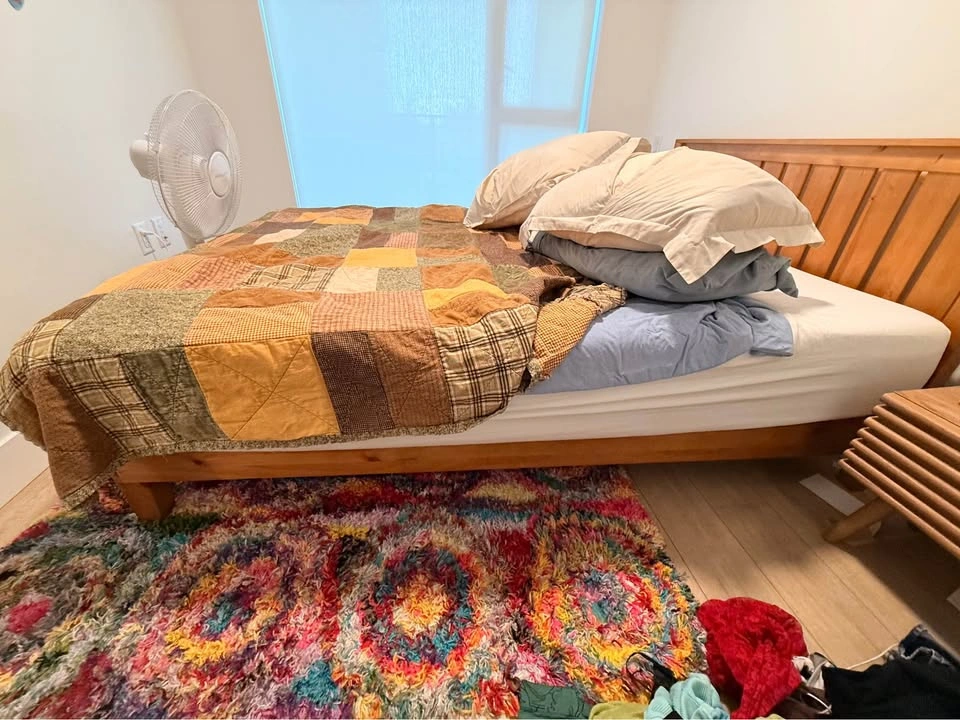 Queen Bed, Mattress, and 2 Nightstands - photo 3