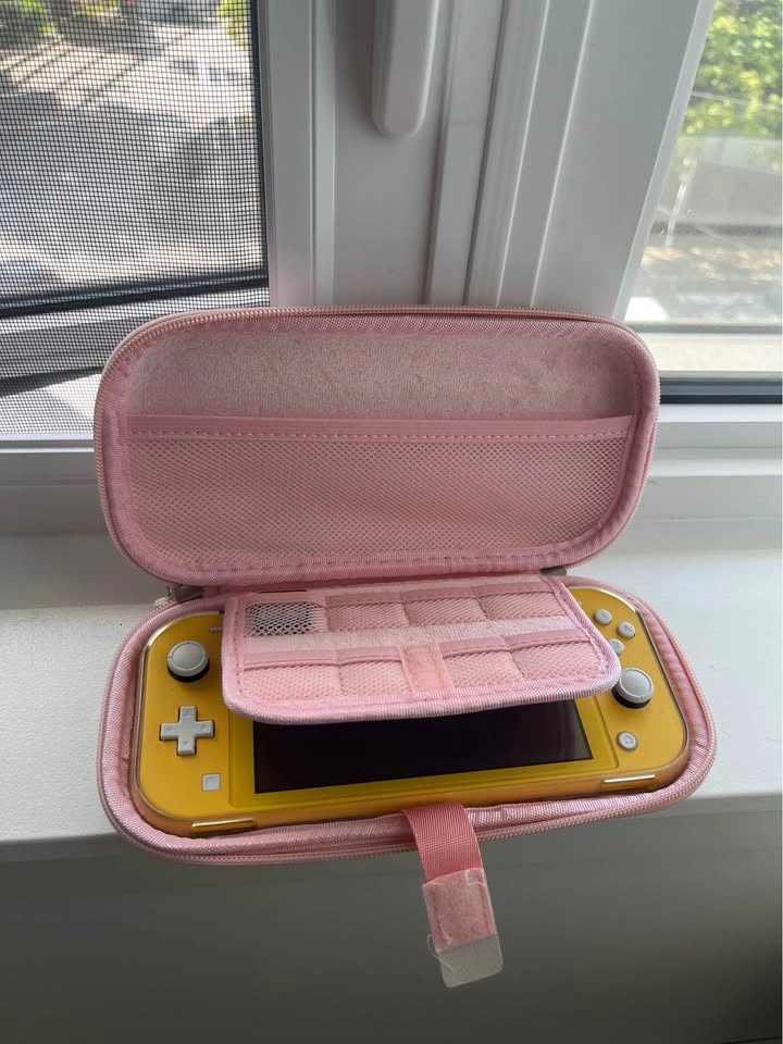 Nintendo Switch Lite Yellow Bundle With Mario kart 8 - photo 4