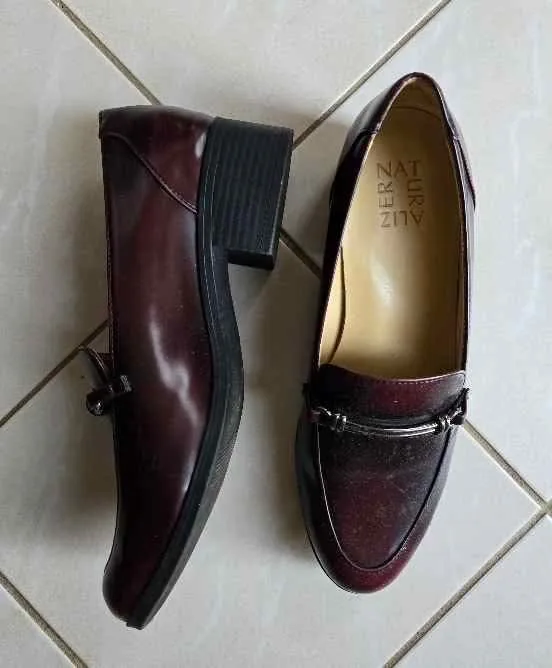 Ladies Loafer Sz 8.5M image indicator(2)