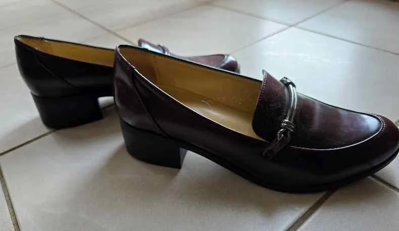 Ladies Loafer Sz 8.5M image indicator(3)