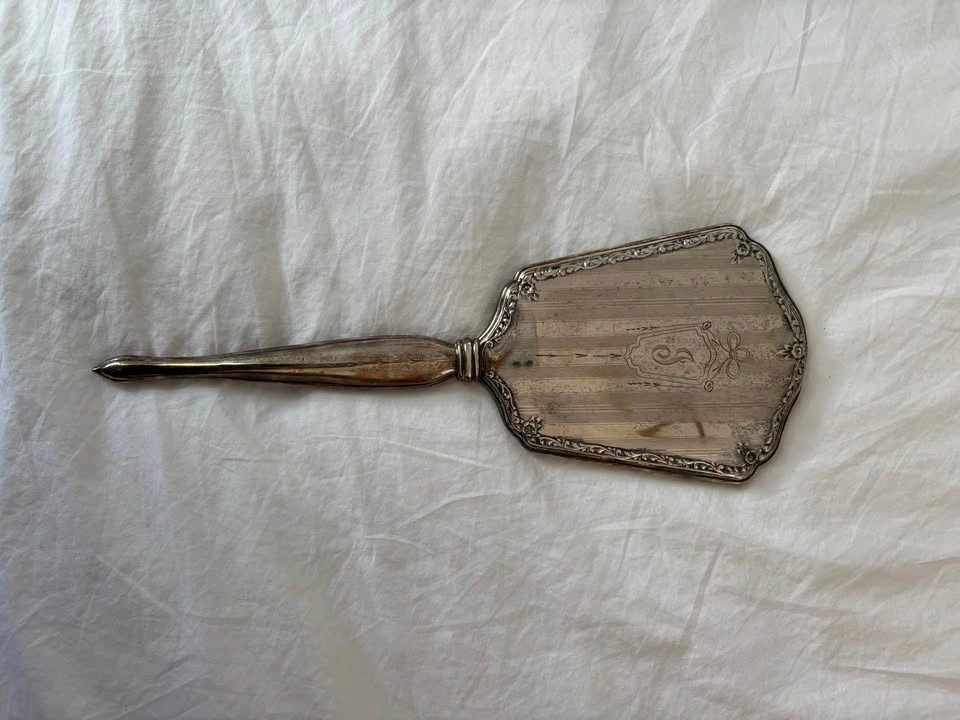 ANTIQUE STERLING SILVER HAND ENGRAVED HAND MIRROR! - photo 4