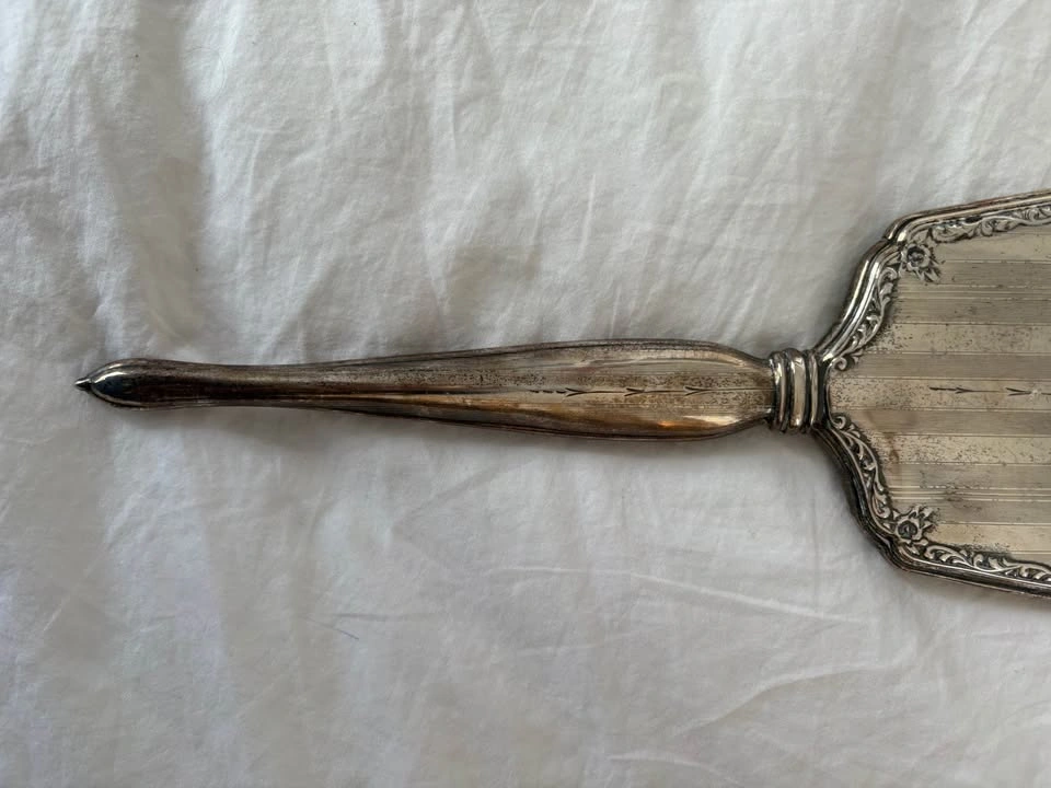 ANTIQUE STERLING SILVER HAND ENGRAVED HAND MIRROR! - photo 5