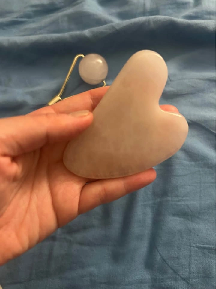 Rose Quartz Gua Sha and Facial Roller Set - photo 3